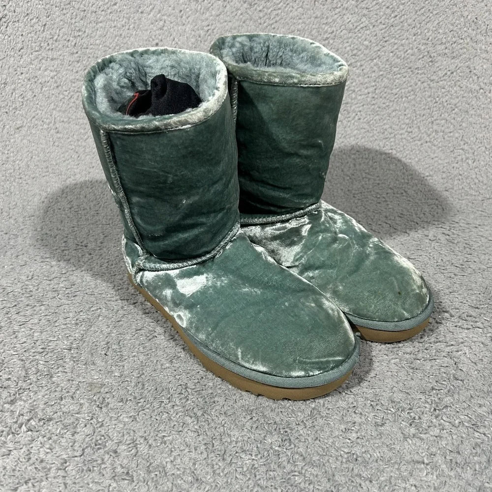 UGG Womens Classic Short II Green Suede Pull-On Snow Boots Size 5